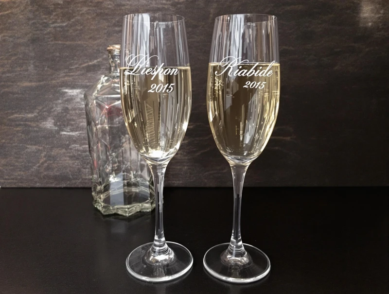 Personalized Champagne Flutes with Custom Engraving